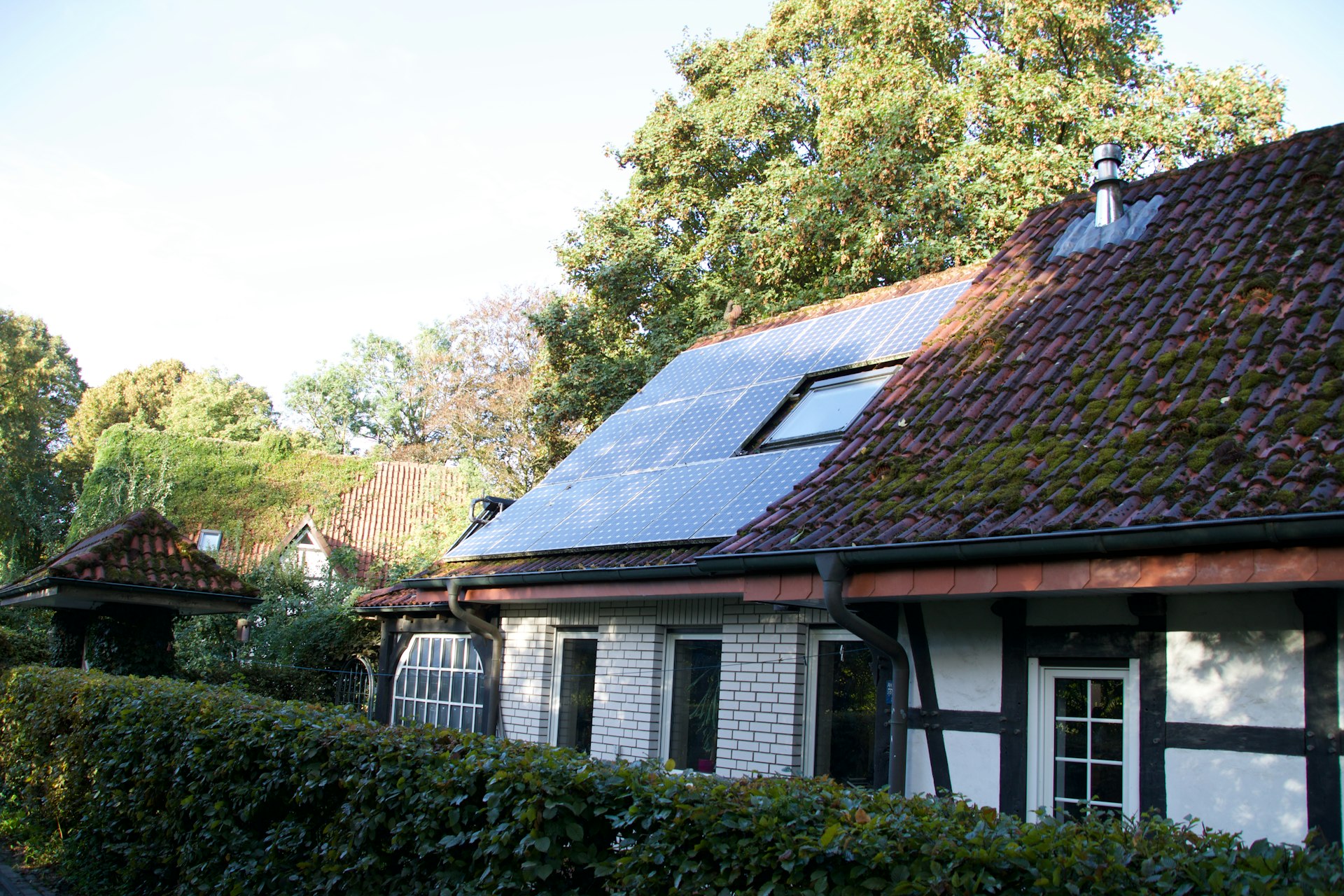 Retrofitting Old Buildings: How to Achieve Solar-Ready Roofs for Lasting Value